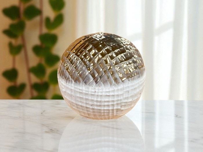 BOLA BRANCO C/ OURO  10,5x10,5x9CM