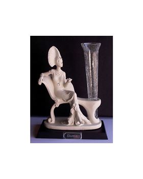 DAMA SENTADA C/ JARRA 22X17CM CÔR 13 C/ BASE