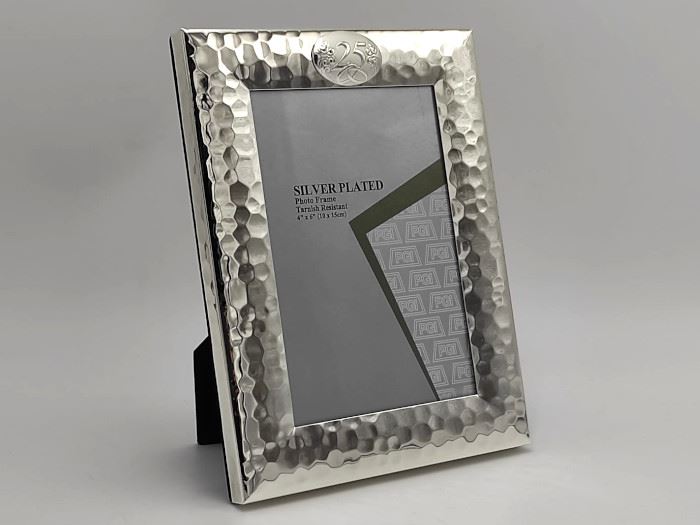 MOLDURA 10X15CM C/ APL. PRATA LAMINADA 25 ANOS