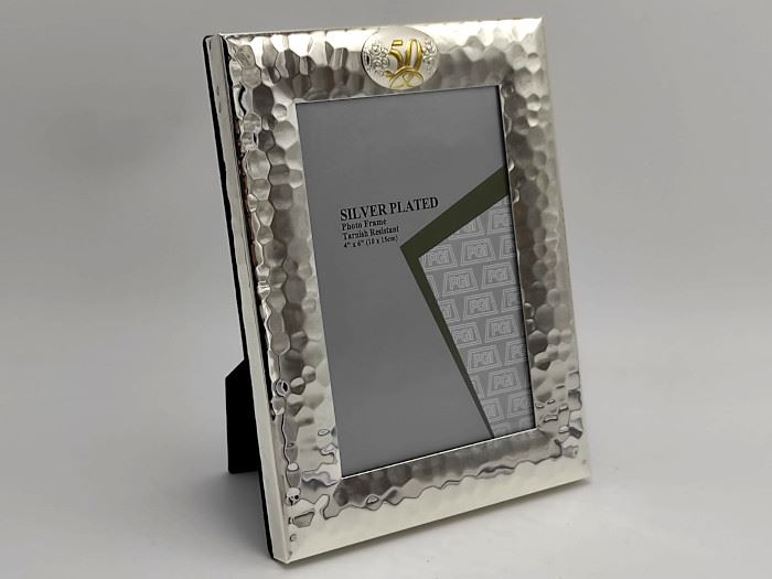 MOLDURA 10X15CM C/ APL. PRATA LAMINADA 50 ANOS