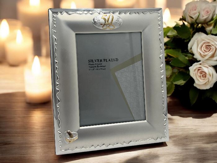 MOLDURA 20X25CM C/APLIC. 50 ANOS + ALIANÇAS