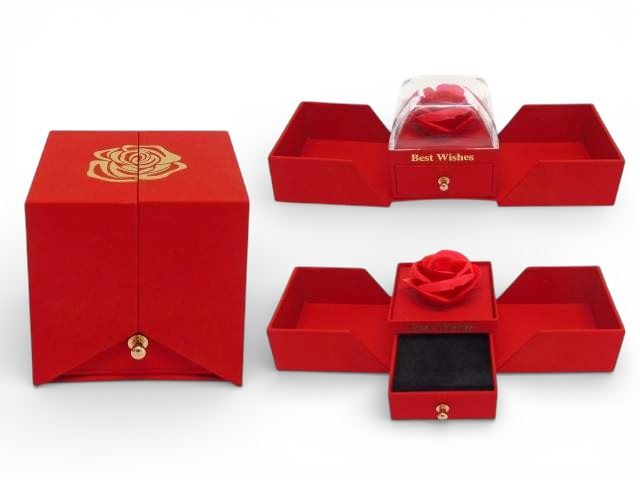 CAIXA PRENDA VERM.  COM  ROSAS COM GAVETA  + SACO 7X8CM