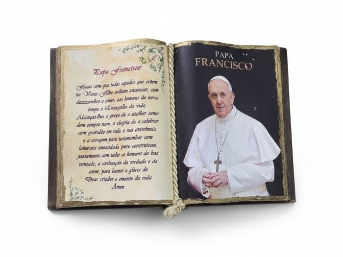 LIVRO C/ SUPORTE FIXO 14X10CM PAPA FRANCISCO