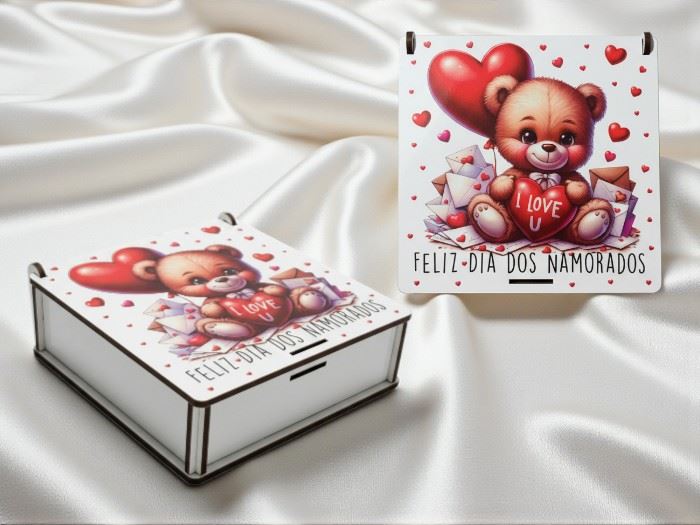 CAIXA QUAD. C/ URSINHO "FELIZ DIA..." 12X12CM