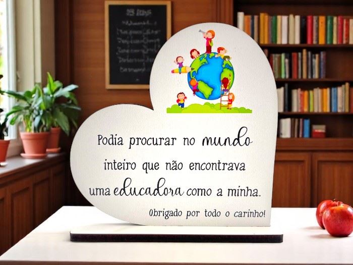 TROFEU CORAÇÃO EDUCADORA 13X13CM