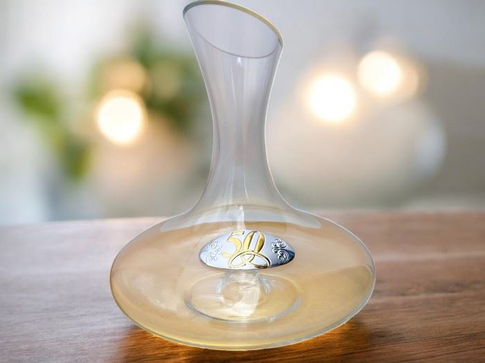 DECANTER COM APLIC. 50 ANOS PRATA