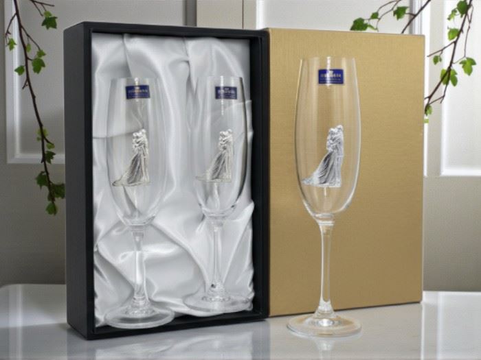 ESTOJO C/ 2 FLUTES C/ APL. PRATA NOIVOS