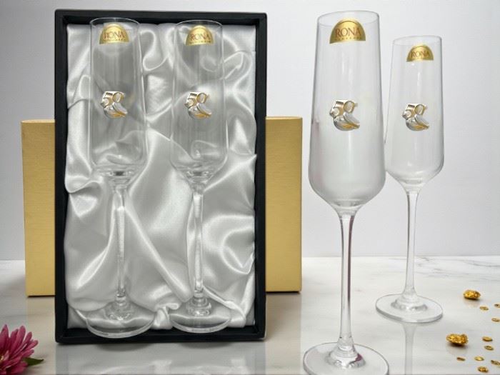 CONJ. 2 FLUTES CHARISMA C/ APL. 50 ANOS