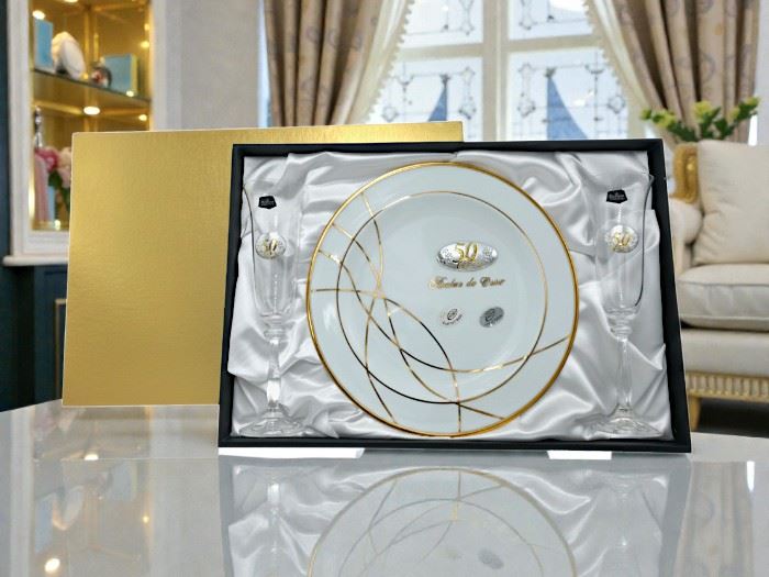 EST. PRATO B.S. 28 CM + 2 FLUTES C/PRATA 50 ANOS