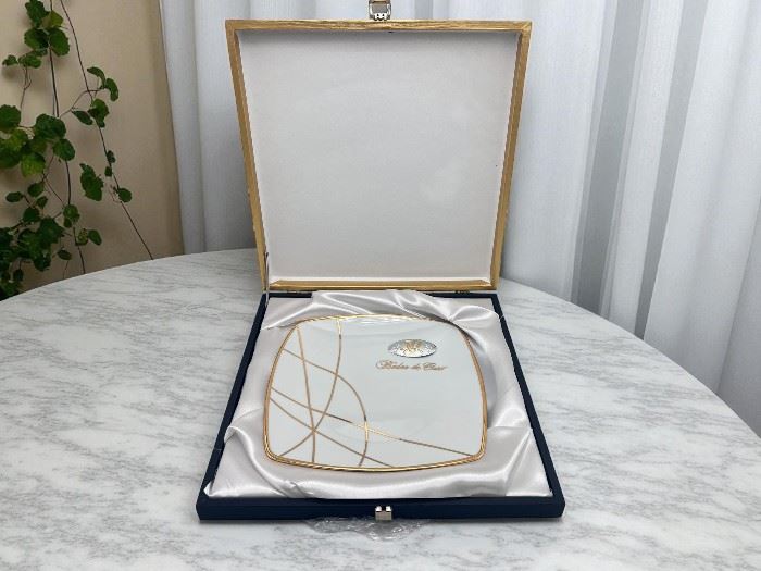 ESTOJO PRATO QUAD. 27CM P. MÃO OURO APLIC. PRATA 1277 50 ANOS