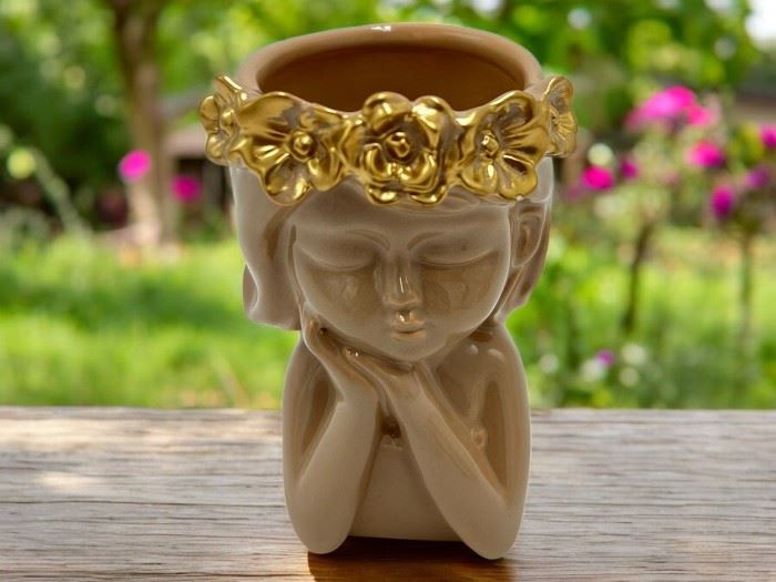 VASO MENINA MÃOS DE LADO 14x9CM COR SORT